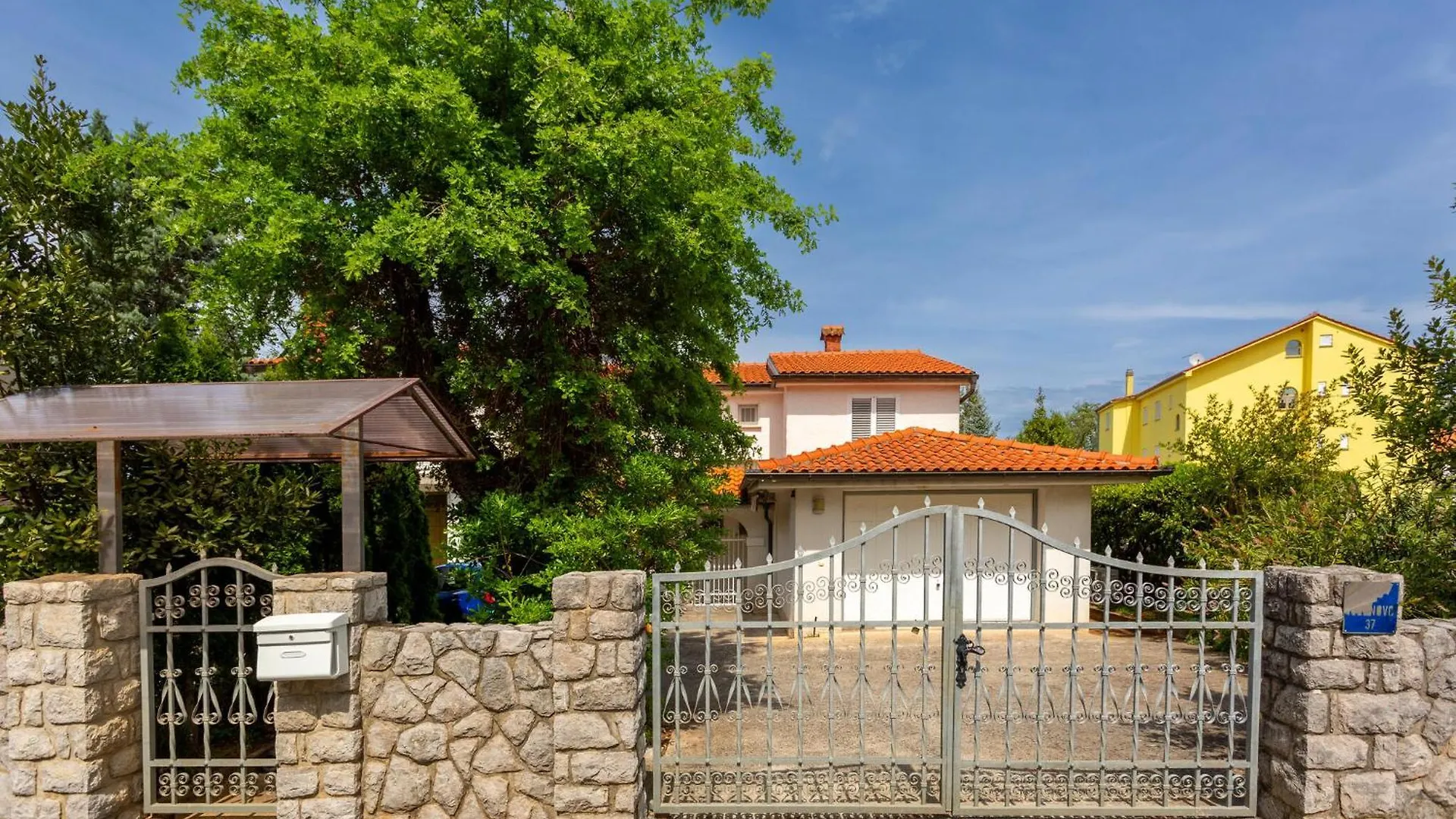 Gorgeous Apartment In Malinska