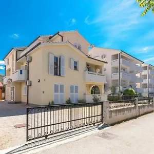  Apartment Nino